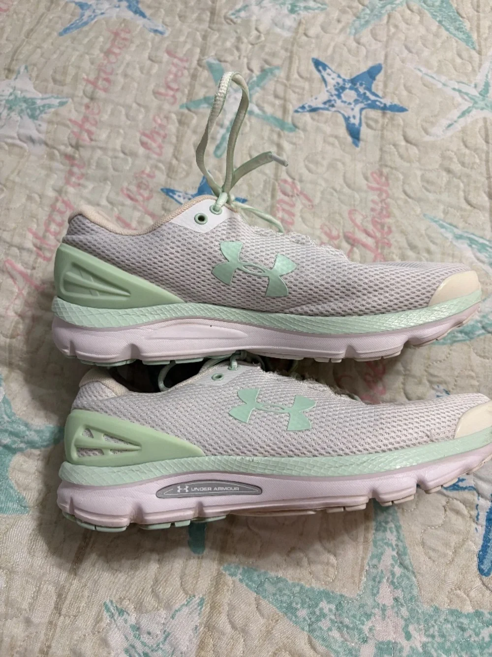 Under Armour size 9 Tennis shoes